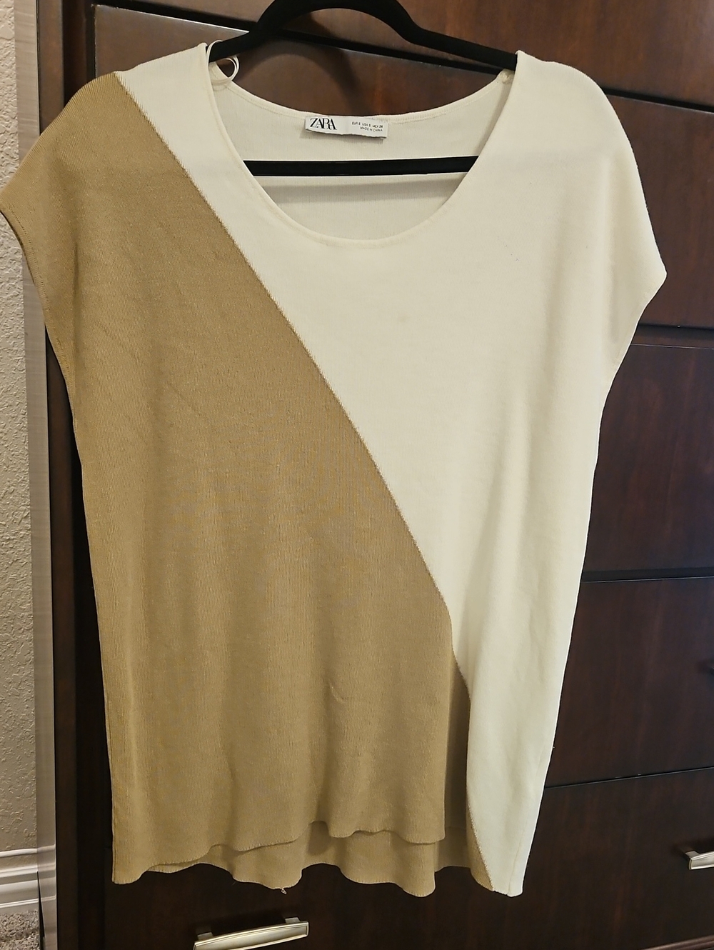 Zara Diagonal Colorblock Knit Top in Cream & Tan.  Size Small; Oversized.